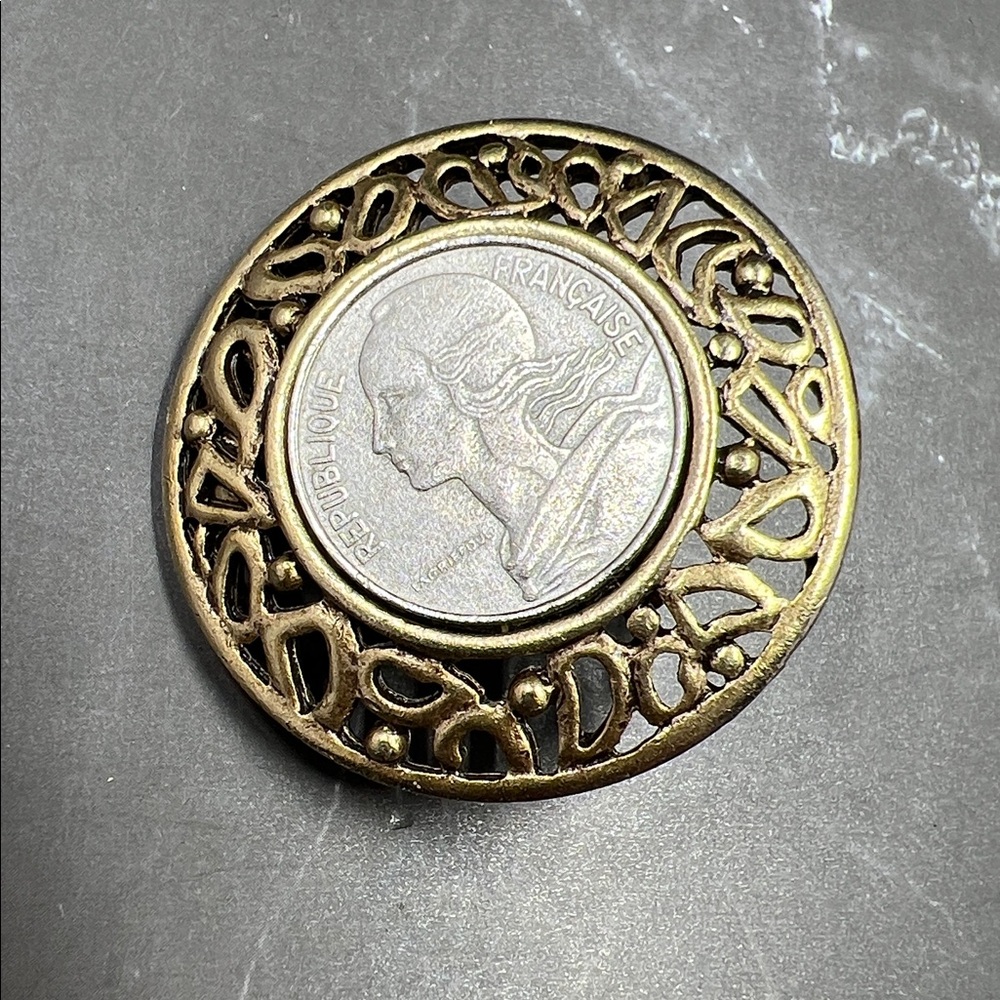 Vintage Gold Toned Republique Francaise Coin Earrings - Picture 3 of 6